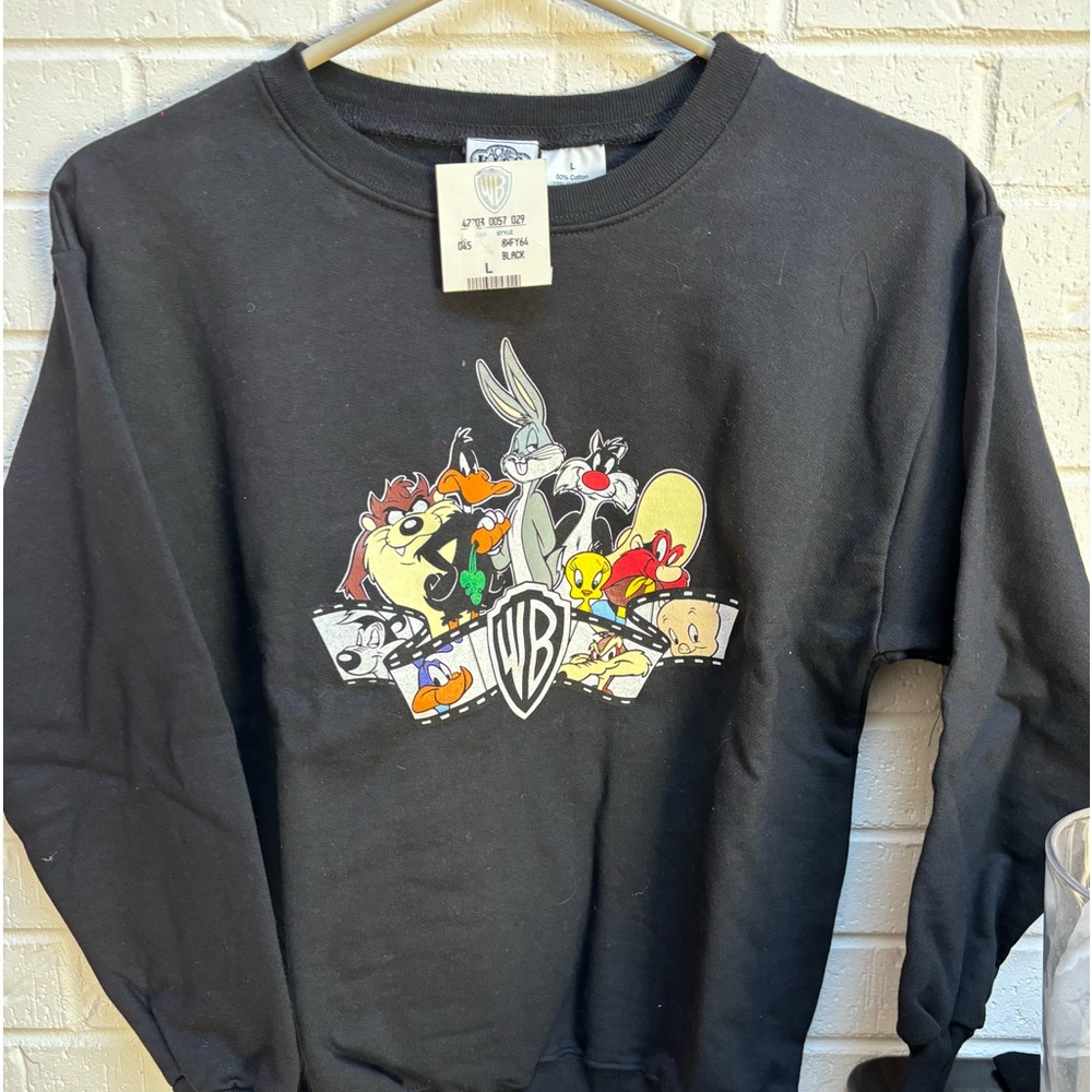 Acme Warner Brothers youth NWT black sweatshirt size large